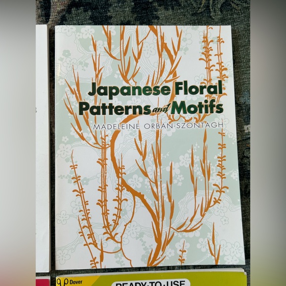 Bundle of Clip Art Books (4) - Picture 3 of 15